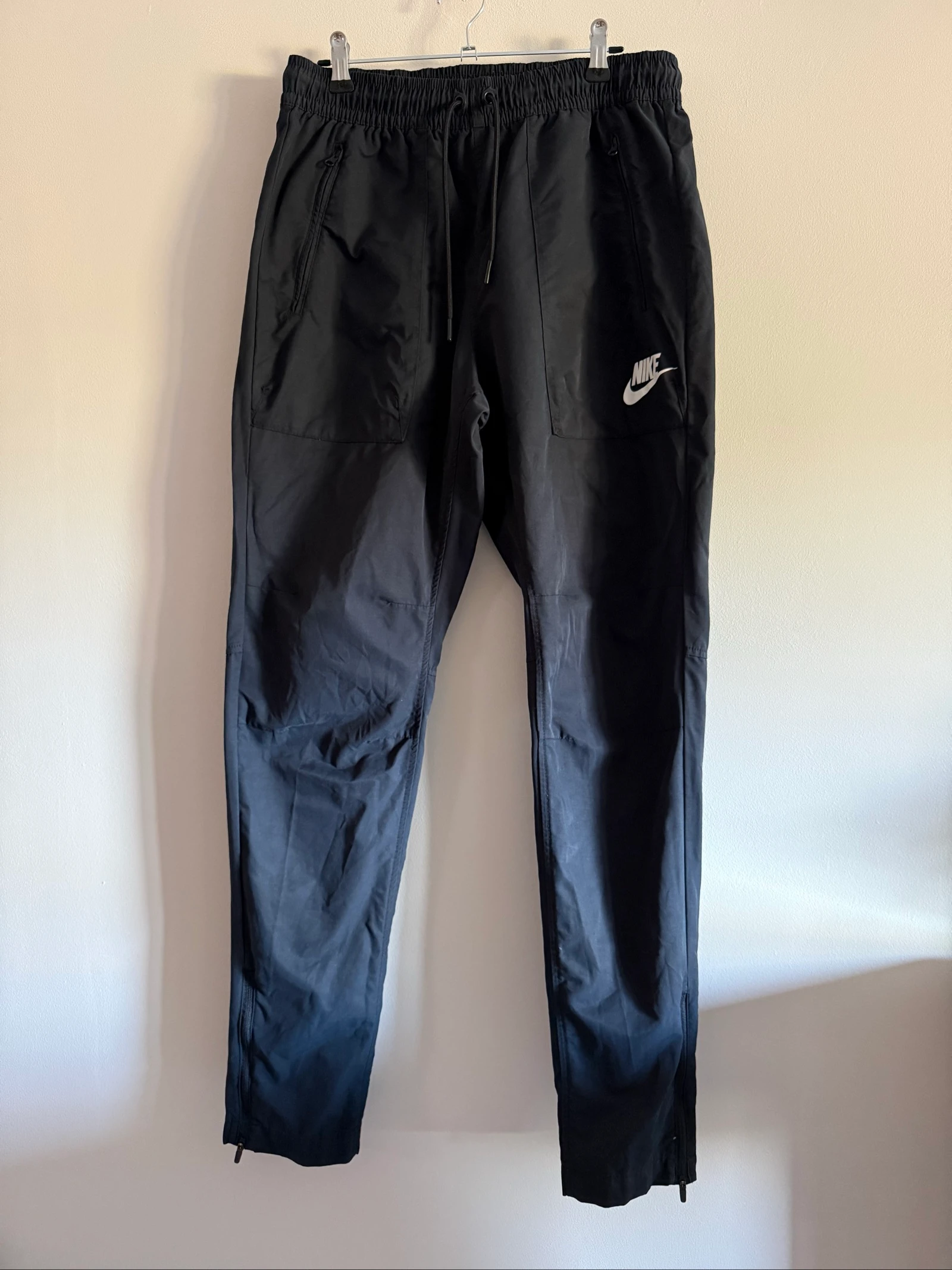 Nike – Pantalon de sport femme noir – Taille M – Jogging zippé Sportswear
